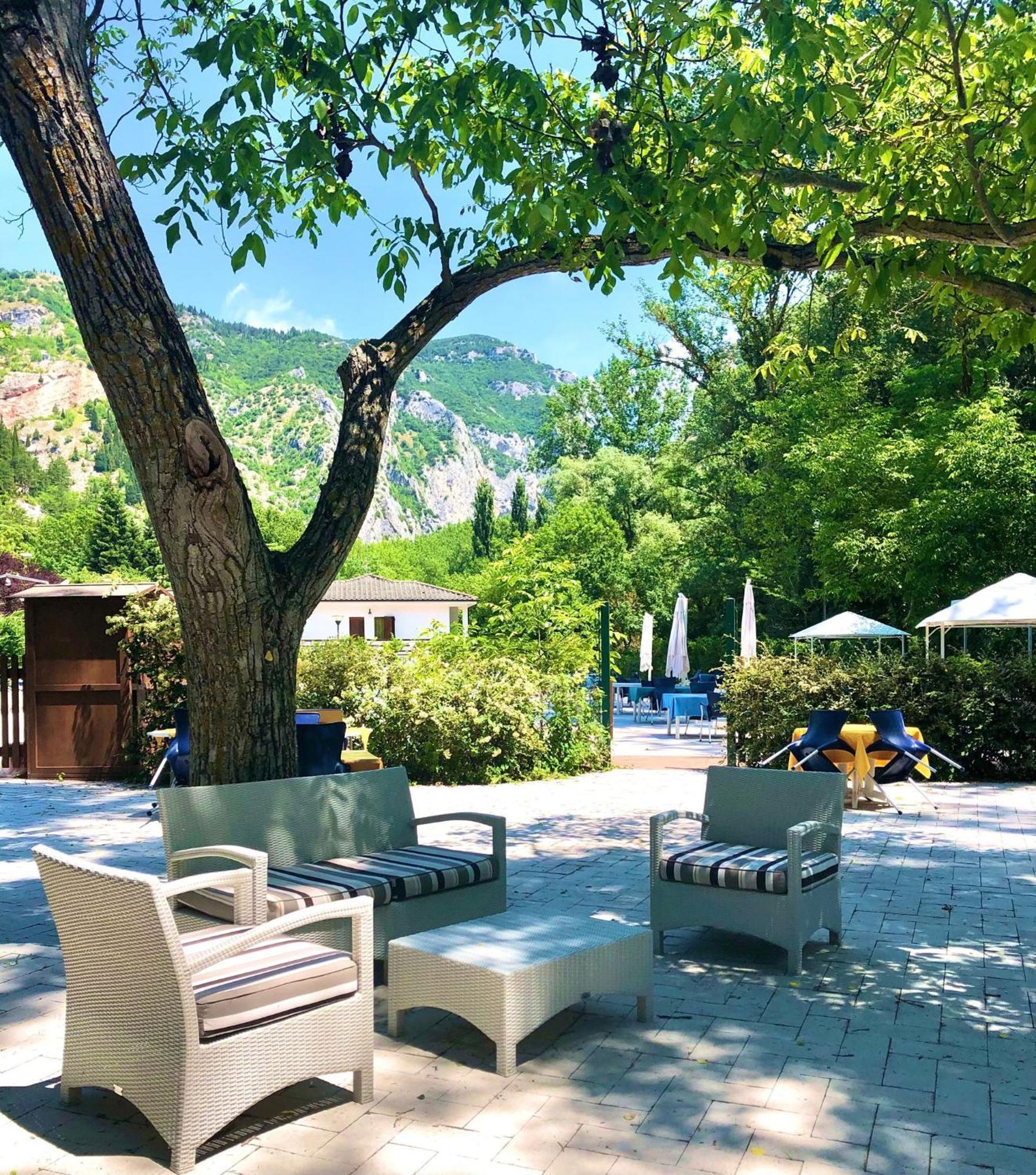 Hotel La Ginestra Acqualagna Εξωτερικό φωτογραφία