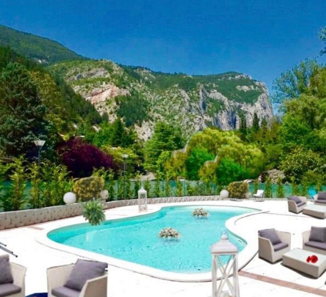 Hotel La Ginestra Acqualagna Εξωτερικό φωτογραφία