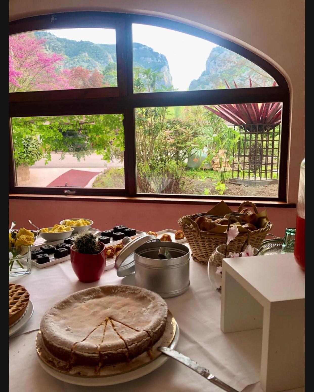 Hotel La Ginestra Acqualagna Εξωτερικό φωτογραφία