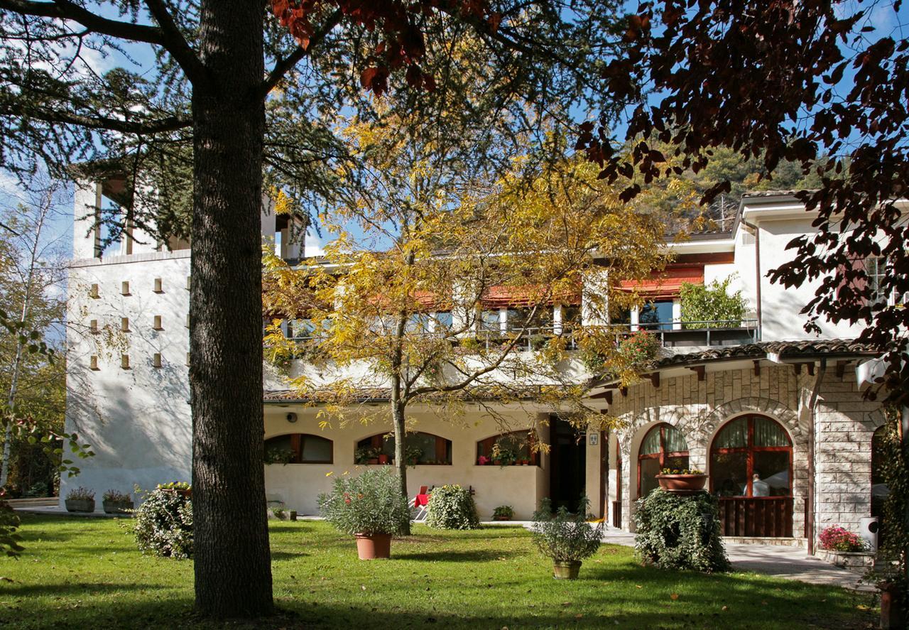 Hotel La Ginestra Acqualagna Εξωτερικό φωτογραφία
