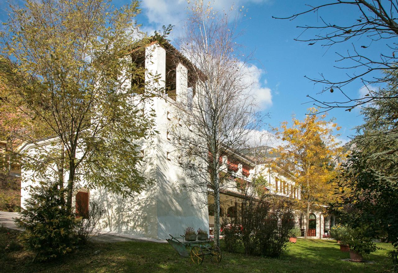 Hotel La Ginestra Acqualagna Εξωτερικό φωτογραφία